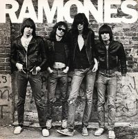 RAMONES - RAMONES (REMASTERED VINYL) i gruppen VI TIPSAR / Julklappstips Vinyl hos Bengans Skivbutik AB (3029840)