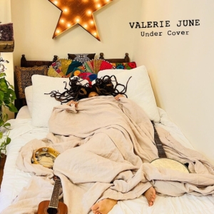 Valerie June - Under Cover (Colour Cerise / Red) i gruppen VI TIPSAR / Årsbästalistor 2022 / Årsbästa 22 Morgan hos Bengans Skivbutik AB (4184407)