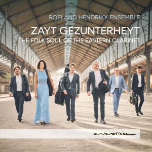 Roeland Hendrikx Ensemble - Zayt Gezunterheyt: The Folk Soul Of The Eastern Clarinet i gruppen VI TIPSAR / Fredagsreleaser / Fredag den 2:e Februari 2024 hos Bengans Skivbutik AB (5512659)