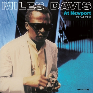 Miles Davis - At Newport 1955 & 1958 i gruppen ÖVRIGT / Övrigt / aub hos Bengans Skivbutik AB (5524059)