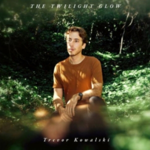Trevor Kowalski - The Twilight Glow i gruppen VI TIPSAR / Fredagsreleaser / Fredag den 5:e Juli 2024 hos Bengans Skivbutik AB (5550293)