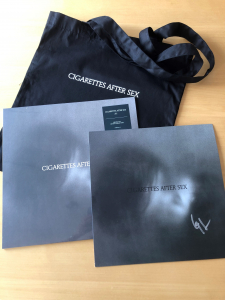 Cigarettes After Sex - X's (Crystal Clear Lp + Totebag Bundle) i gruppen VI TIPSAR / Startsida - Vinyl Nyheter & Kommande hos Bengans Skivbutik AB (5560119)