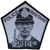 Doom - Patch Police Bastard Black Border ( i gruppen MERCHANDISE / Accessoarer / Nyheter / Pop-Rock hos Bengans Skivbutik AB (5562688)