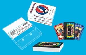 Grateful Dead - Grateful Dead Cassette Playing Cards i gruppen MERCHANDISE / Merch / Kommande / Pop-Rock hos Bengans Skivbutik AB (5569325)