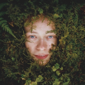 Anna B Savage - You & I Are Earth i gruppen ÖVRIGT / Övrigt / Artiklar-kommande hos Bengans Skivbutik AB (5570227)