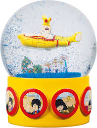 The Beatles - The Beatles (Yellow Submarine) Boxed Snow Globe (65Mm) i gruppen MERCHANDISE / Merch / Importnyheter / Pop-Rock hos Bengans Skivbutik AB (5570784)