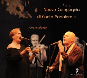 Nuova Compagnia Di Canto Popolare - Live In München 2011 i gruppen VI TIPSAR / Julklappstips CD hos Bengans Skivbutik AB (5575786)