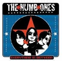 Numb Ones - Everything In Between i gruppen CD / Rock hos Bengans Skivbutik AB (2248362)